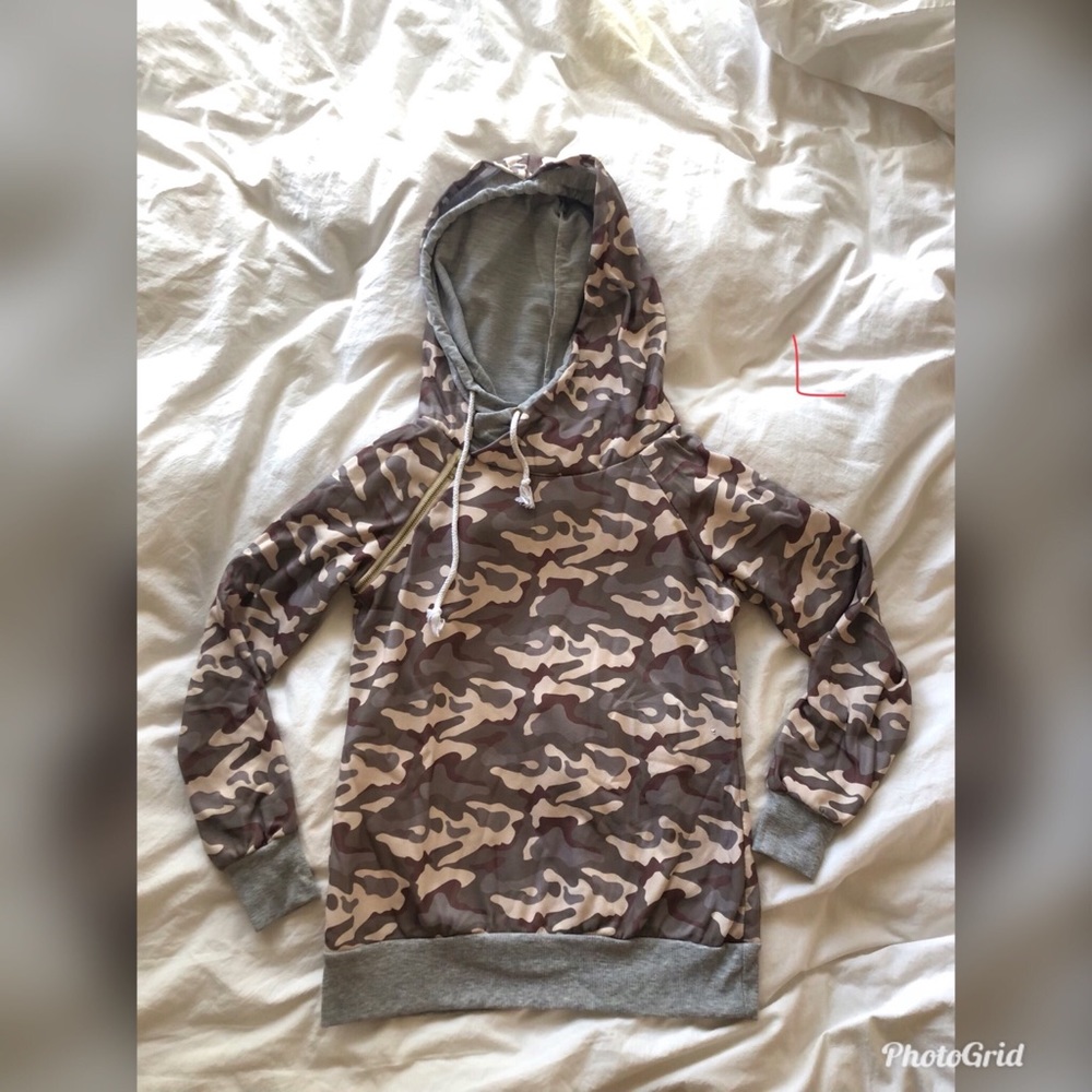 Camo hoodie with side zipper